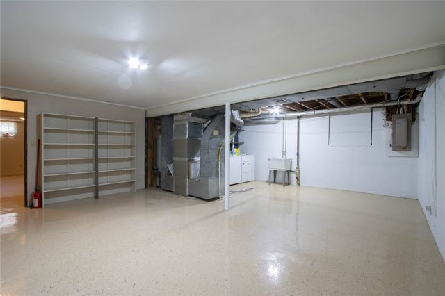 347 Koser Ave, Iowa City, IA 52246