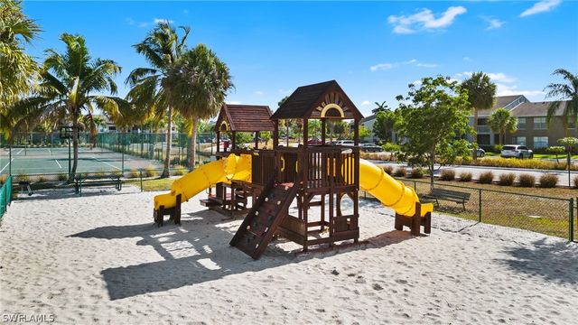 201 Santa Clara DR 13, Naples, FL 34104