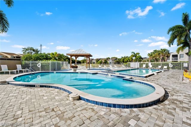 201 Santa Clara DR 13, Naples, FL 34104