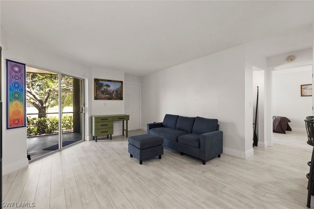 201 Santa Clara DR 13, Naples, FL 34104