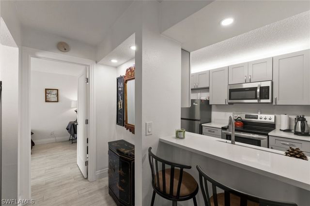 201 Santa Clara DR 13, Naples, FL 34104