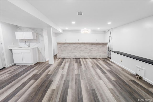 20540 Sunderland Road, Detroit, MI 48219