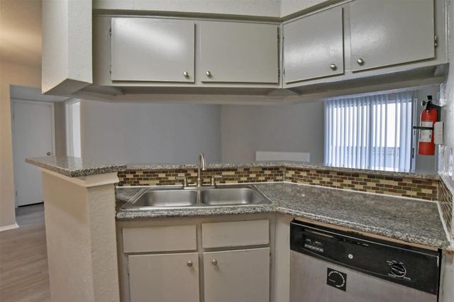 2700 S Dairy Ashford Road 609C, Houston, TX 77082