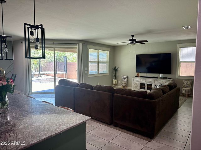 1041 W GLEN CANYON Drive, San Tan Valley, AZ 85140