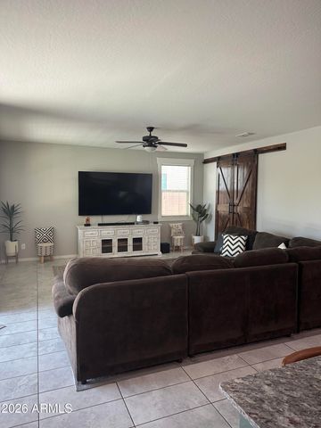 1041 W GLEN CANYON Drive, San Tan Valley, AZ 85140