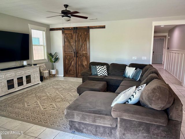 1041 W GLEN CANYON Drive, San Tan Valley, AZ 85140