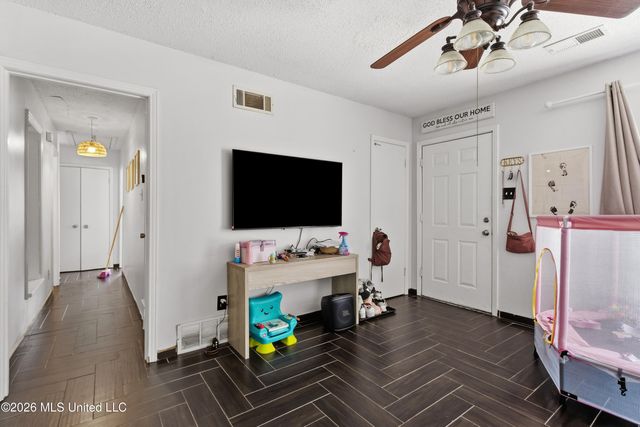 1620 W Gilford Cove, Southaven, MS 38671