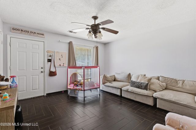 1620 W Gilford Cove, Southaven, MS 38671