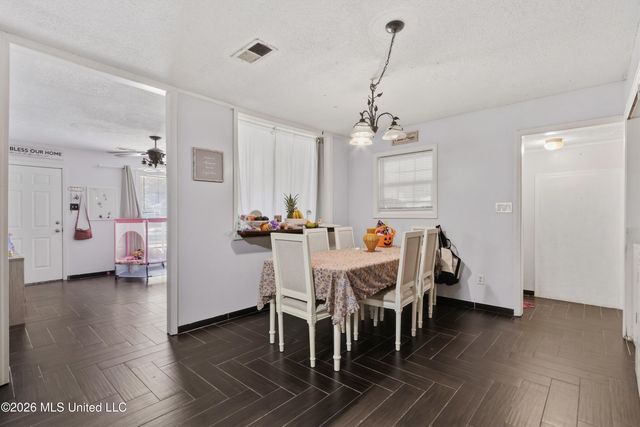 1620 W Gilford Cove, Southaven, MS 38671