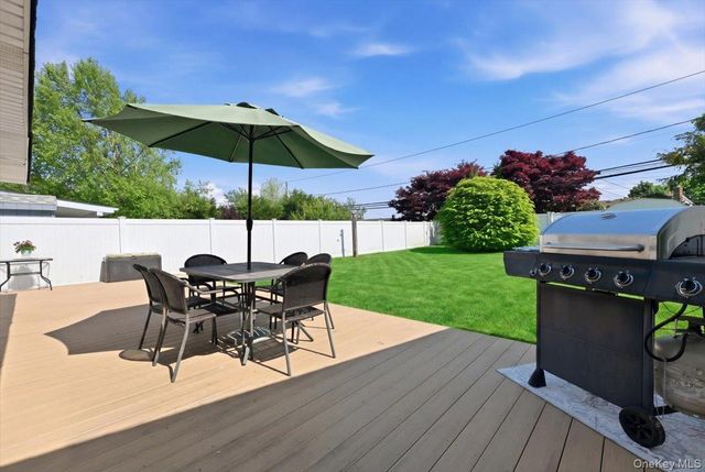 335 Twin Lane S, Wantagh, NY 11793