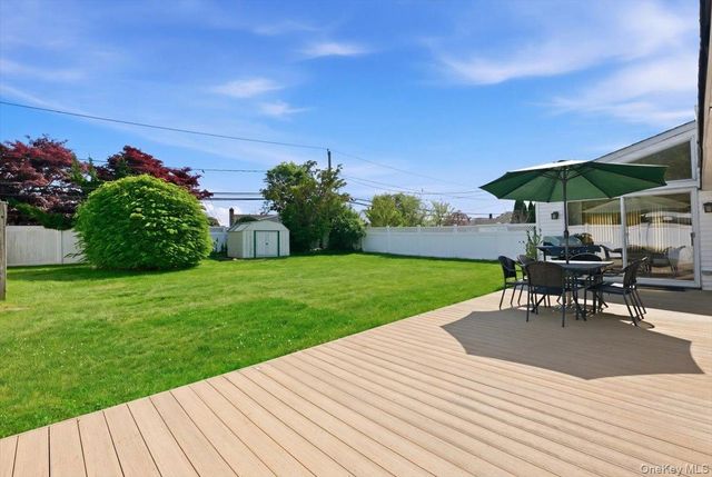 335 Twin Lane S, Wantagh, NY 11793