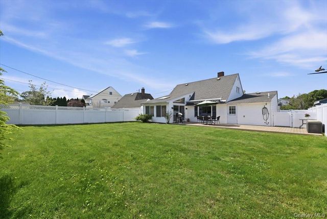 335 Twin Lane S, Wantagh, NY 11793
