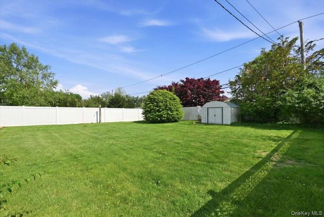 335 Twin Lane S, Wantagh, NY 11793