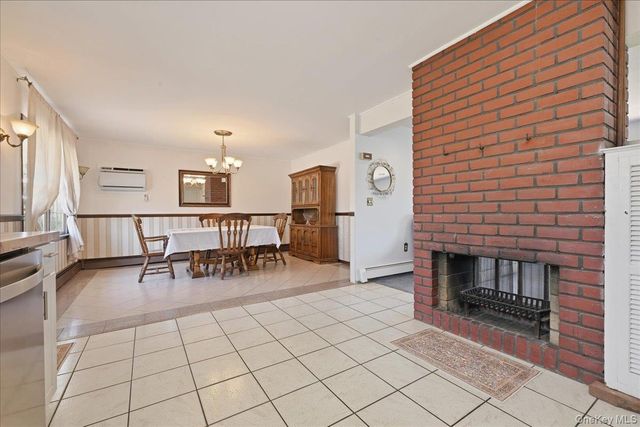335 Twin Lane S, Wantagh, NY 11793