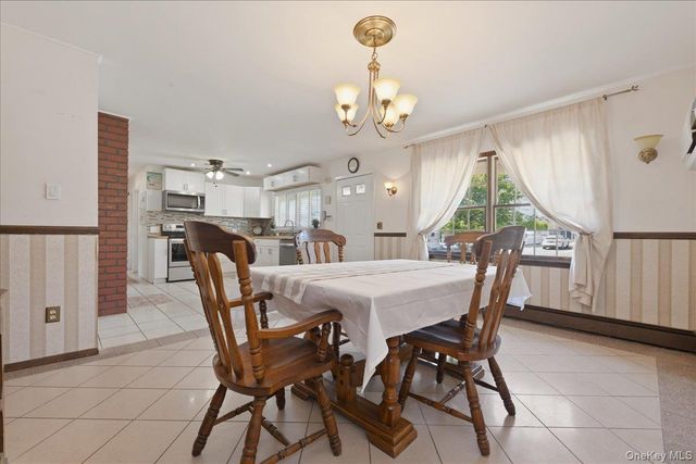 335 Twin Lane S, Wantagh, NY 11793
