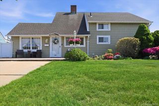335 Twin Lane S, Wantagh, NY 11793