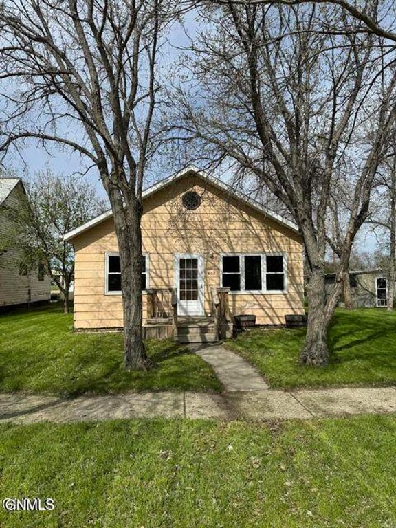 403 2nd Street NE, Crosby, ND 58730 photo 1