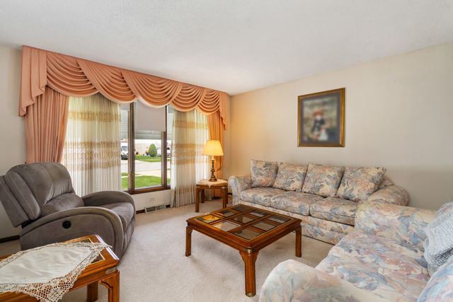 10415 S Knox Avenue S, Oak Lawn, IL 60453