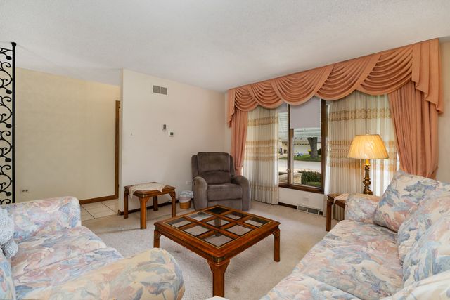 10415 S Knox Avenue S, Oak Lawn, IL 60453