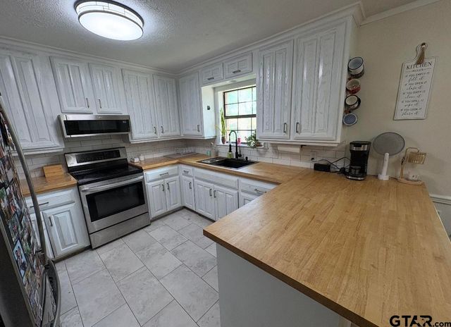 4392 Leaning Oaks Drive, Flint, TX 75762