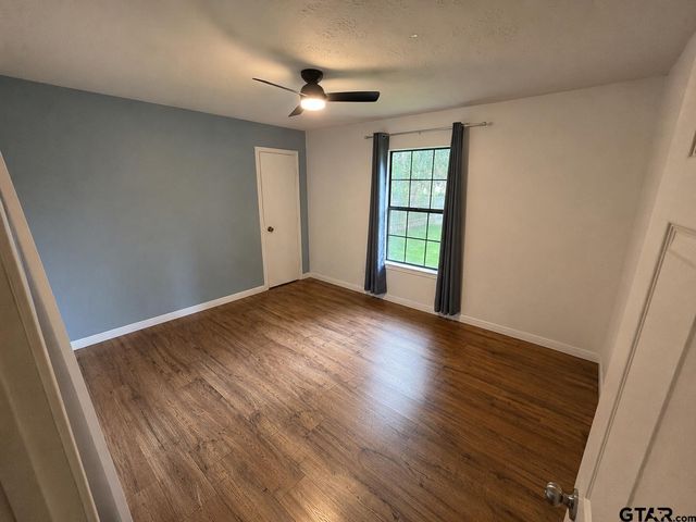4392 Leaning Oaks Drive, Flint, TX 75762