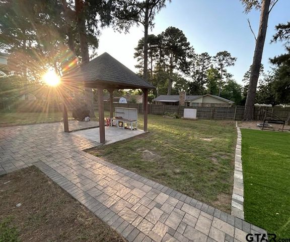 4392 Leaning Oaks Drive, Flint, TX 75762