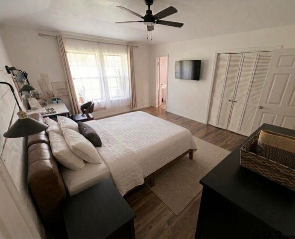 4392 Leaning Oaks Drive, Flint, TX 75762