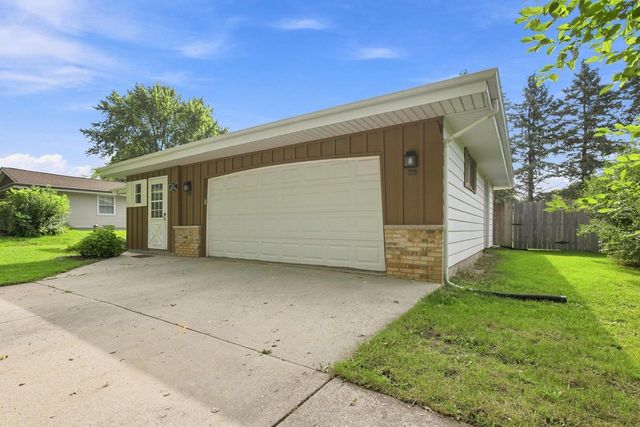 W157N10840 Catskill LANE, Germantown, WI 53022