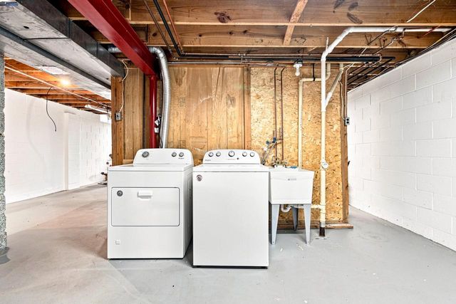 W157N10840 Catskill LANE, Germantown, WI 53022