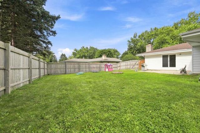 W157N10840 Catskill LANE, Germantown, WI 53022