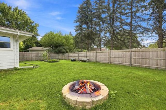 W157N10840 Catskill LANE, Germantown, WI 53022
