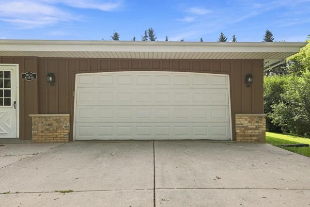 W157N10840 Catskill LANE, Germantown, WI 53022