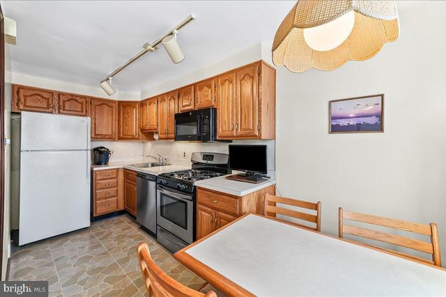 238 WESTPARK LN, Clifton Heights, PA 19018