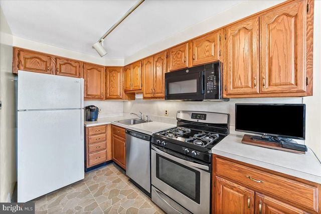 238 WESTPARK LN, Clifton Heights, PA 19018