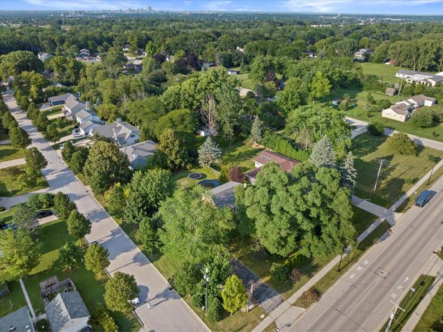 4100 W Edgerton AVENUE, Greenfield, WI 53221