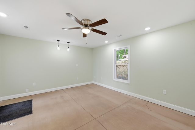22125 Driftwood Lane, Abingdon, VA 24211