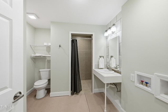 22125 Driftwood Lane, Abingdon, VA 24211