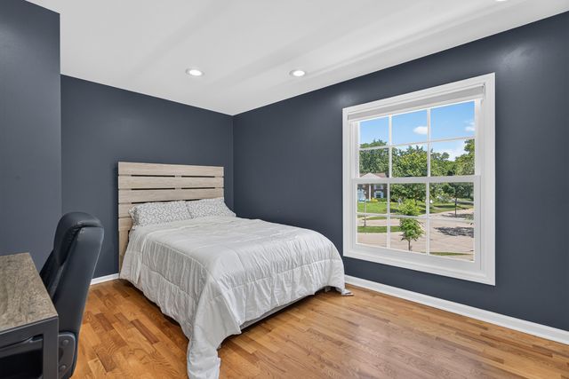 316 Fox Run Drive, Northbrook, IL 60062