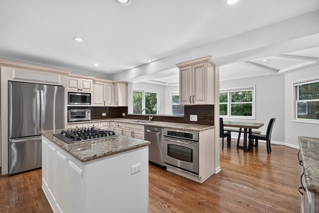 316 Fox Run Drive, Northbrook, IL 60062