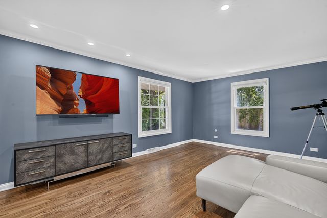 316 Fox Run Drive, Northbrook, IL 60062