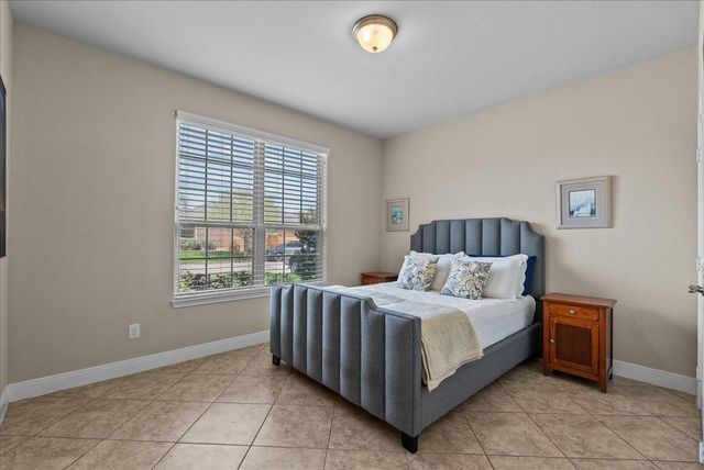 709 Pienza Lane, League City, TX 77573