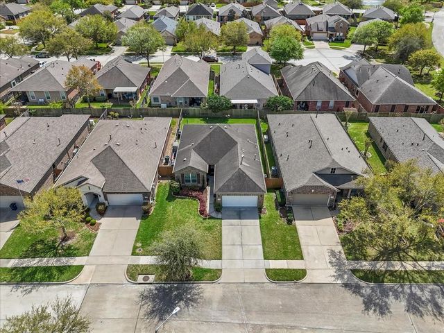 709 Pienza Lane, League City, TX 77573