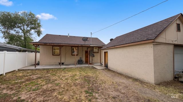 611 16th Ave North, Nampa, ID 83687