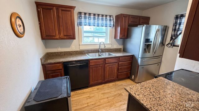 611 16th Ave North, Nampa, ID 83687