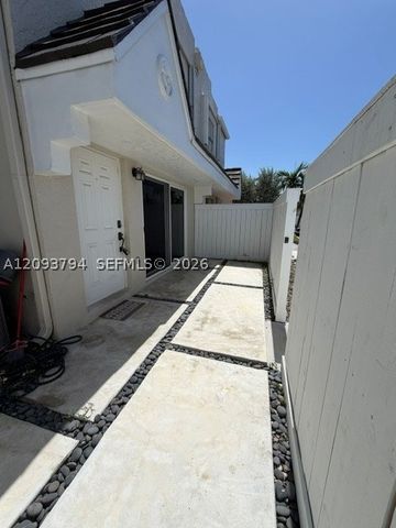 4590 SW 68th Ct Cir 8, Miami, FL 33155