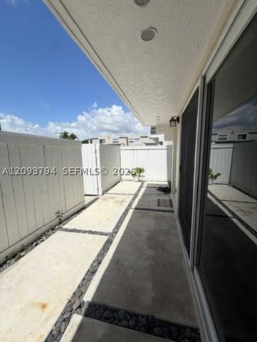 4590 SW 68th Ct Cir 8, Miami, FL 33155