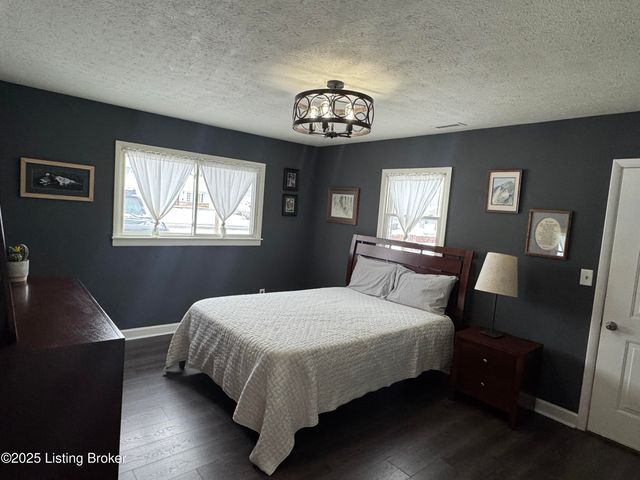 13609 Tennis Blvd, Louisville, KY 40272