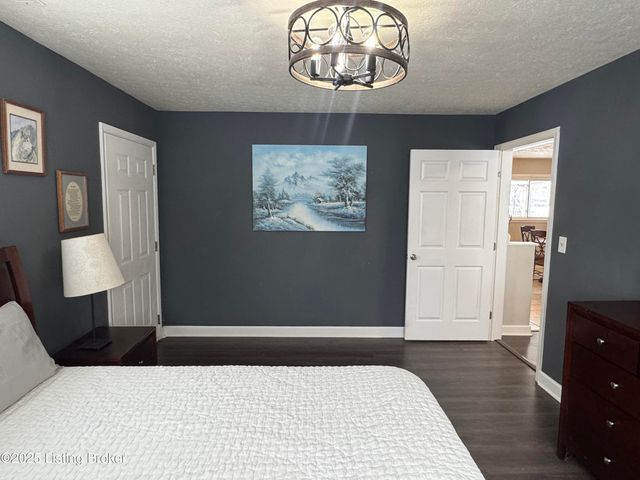 13609 Tennis Blvd, Louisville, KY 40272