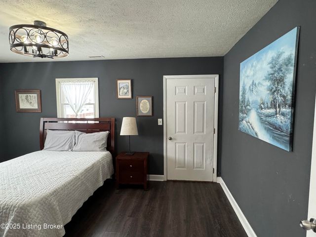 13609 Tennis Blvd, Louisville, KY 40272