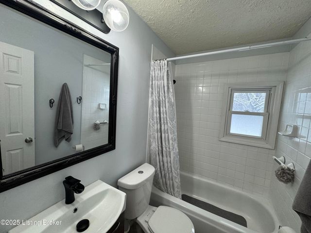 13609 Tennis Blvd, Louisville, KY 40272